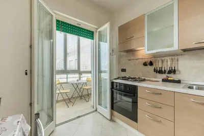 Cucina o angolo cottura di Poppy's Flat - 10 min from Venice & Train Station