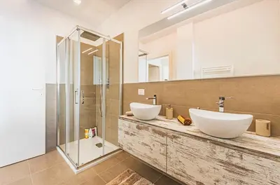 Bagno di Stylish Poolside Apartment, Jesolo-Venice