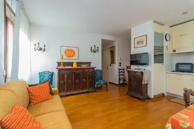 Cucina o angolo cottura di GuestHost -Sunny Dorsoduro Apartment