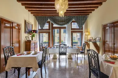 Ristorante o altro punto ristoro di Palazzo San Firmino Residenza D Epoca Canal View