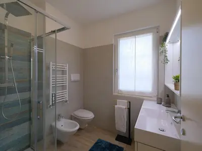 Bagno di Moderno trilocale con doppi servizi Piazza Marconi