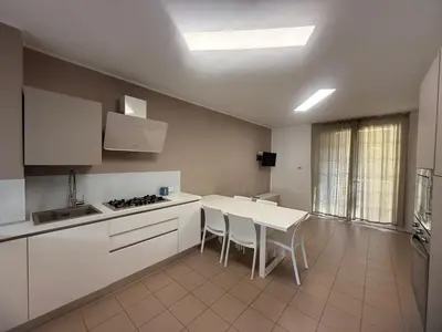 Cucina o angolo cottura di Spacious apartment near the beach