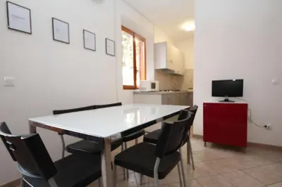 Cucina o angolo cottura di Apartment steps from the beach