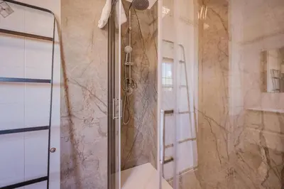 Bagno di Unico Apt 5, 4 ospiti, parcheggio gratis, 10 minuti da Venezia
