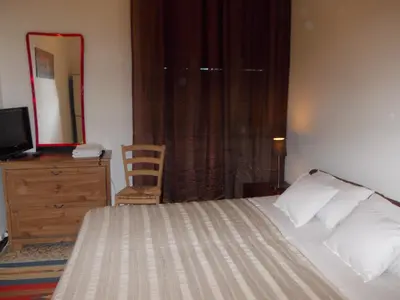 Letto o letti in una camera di Travellers Lodge Bed & Rooms