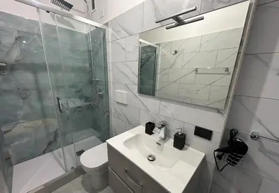 Bagno di Modern apartment, terrace, AC and WiFi