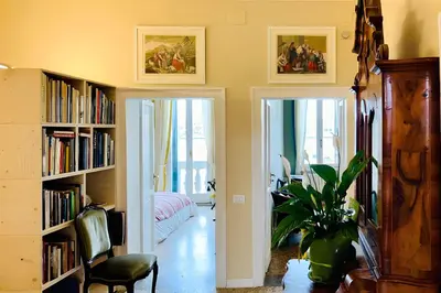 Biblioteca nell'appartamento
