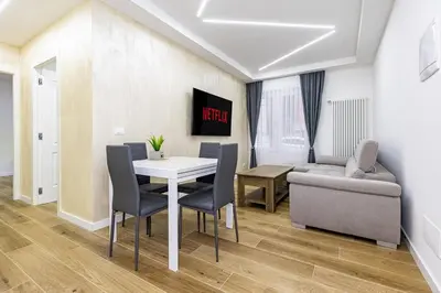 Area soggiorno di Comoda a venezia modern house