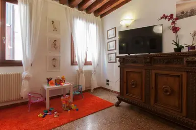 TV o dispositivi per l'intrattenimento presso Ve-nice Suite Giuffa C4834