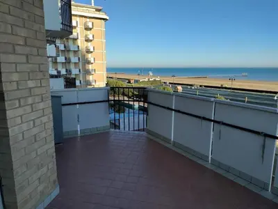 Vista generica sul mare o vista sul mare dall'interno dell'appartamento