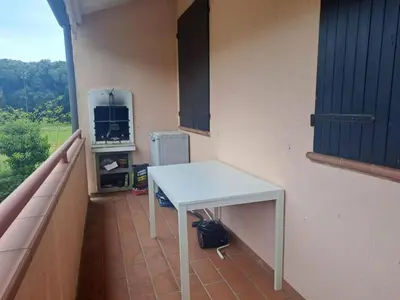 TV o dispositivi per l'intrattenimento presso Bright apartment with pool near the sea