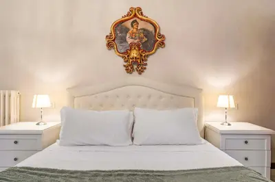 Letto o letti in una camera di Domus Rialto Balcony best view on the Grand Canal