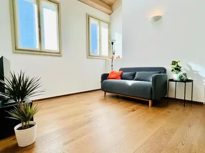 Area soggiorno di Riccati Loft, Historic Center Apartment, 2BR 2BA Lift