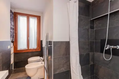 Bagno di GuestHost - Giovanni's Home with balcony