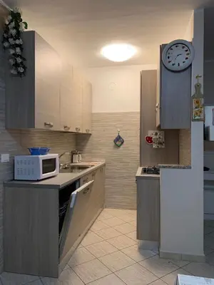 Cucina o angolo cottura di Renovated flat near the main avenue