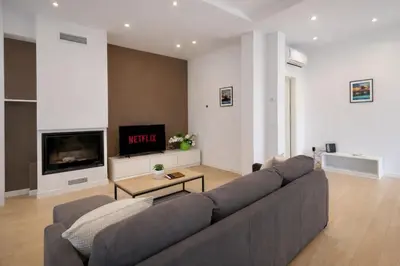 TV o dispositivi per l'intrattenimento presso Villa Lucchetta - Tre Camere e Appartamento con parcheggio Interno