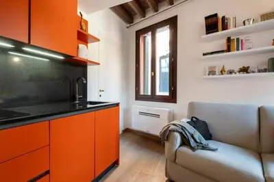 Cucina o angolo cottura di Contemporary Apartment in Venice FF