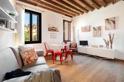 TV o dispositivi per l'intrattenimento presso Contemporary Apartment in Venice FF