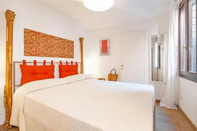 Letto o letti in una camera di Contemporary Apartment in Venice FF