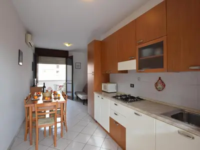 Cucina o angolo cottura di 2 Bedroom Apartment in Viale dei Pini
