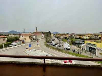 Vista generica sulle montagne o vista sulle montagne dall'interno dell'hotel