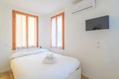 Letto o letti in una camera di GuestHost - Piazza della Frutta Studio Apartments