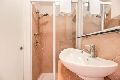 Bagno di Mansarda autentica a Castello, zona Biennale