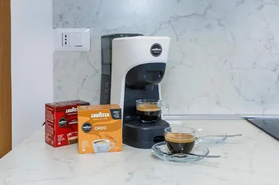 Set per la preparazione di tè e caffè presso Piazza Ferretto Suite Venice in 10 min AC & WiFi