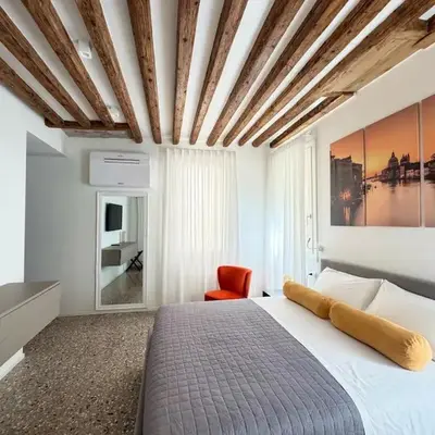 Ca'Lavinia -2 Double Suites with Private Bathrooms