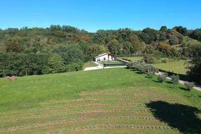 Paesaggio naturale nelle vicinanze della villa