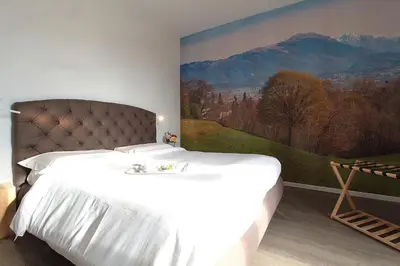 Letto o letti in una camera di Villa Dolce Bosco with Pool, Valdobbiadene