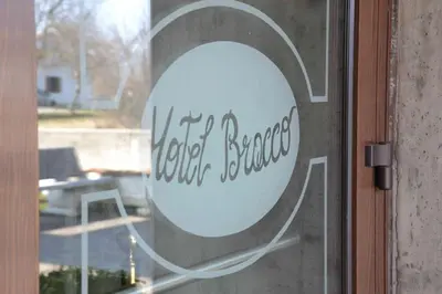 Certificato, attestato, insegna o altro documento esposto da Hotel Bracco