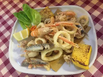 Cibo presso la locanda o nelle vicinanze