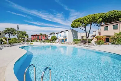 Piscina di Villaggio dei Gabbiani - Carraro Immobiliare - Family Apartments o nelle vicinanze