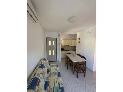 Planimetria di Small apartment house with balcony