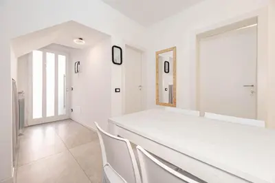 Planimetria di Free Parking and 4 bedrooms by Antoleo