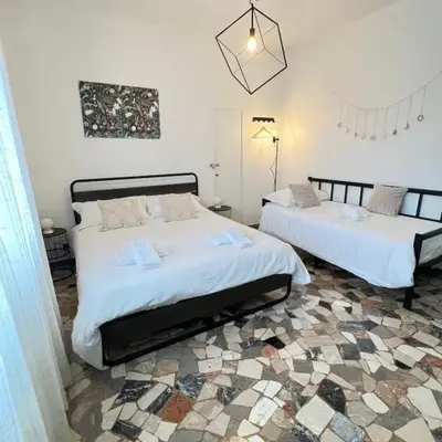 Alle 5 Corti House