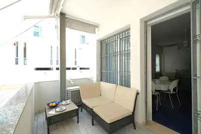 Area soggiorno di 3 CAMERE 6 POSTI LETTO 30m DAL MARE PIAZZA AURORA
