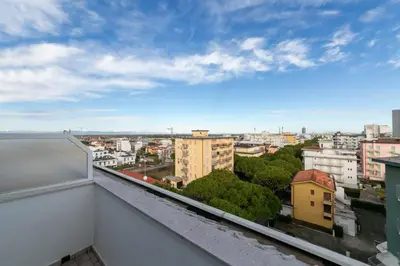 Vista generica su Lido di Jesolo o vista sulla città dall'interno dell'appartamento