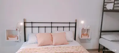 Letto o letti in una camera di APPARTAMENTO ROSA OVER THE RAINBOW APARTMENTS Lido di Jesolo
