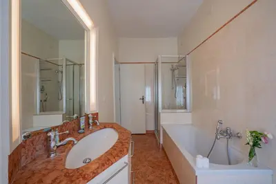 Bagno di Canaletto Apartment with Canal View in Dorsoduro