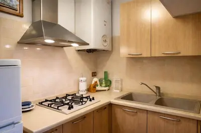 Cucina o angolo cottura di Vespucci House Appartamento vicino alla Spiaggia con Aria Condizionata e Parcheggio Gratuito