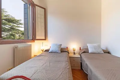 Letto o letti in una camera di Casa del Sole ,sleep up to 6, 2 bathrooms,1 minute from the beach