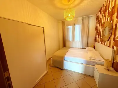 Letto o letti in una camera di Ideal apartment stay with amenities