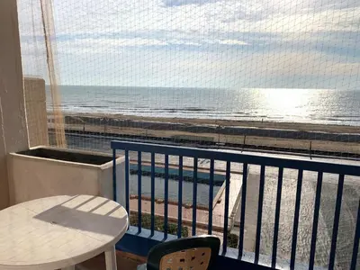 Vista generica sul mare o vista sul mare dall'interno dell'appartamento