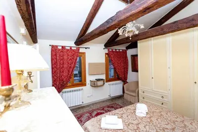 Letto o letti in una camera di San Lio Suite:Close to S Marco square & wi-fi