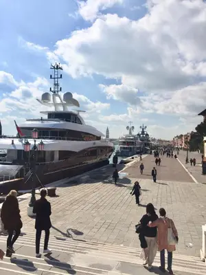 Ospiti di Monolocale La Corte Biennale