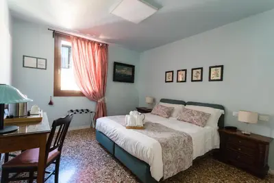 Letto o letti in una camera di Locanda Ai Santi Apostoli Sul Canal Grande - Ferretti Hotels Collection