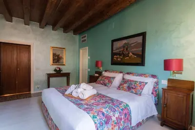 Letto o letti in una camera di Locanda Ai Santi Apostoli Sul Canal Grande - Ferretti Hotels Collection