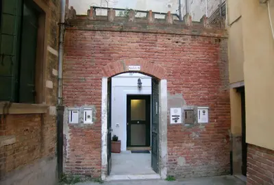 Facciata o entrata di B&B Casa in Laguna